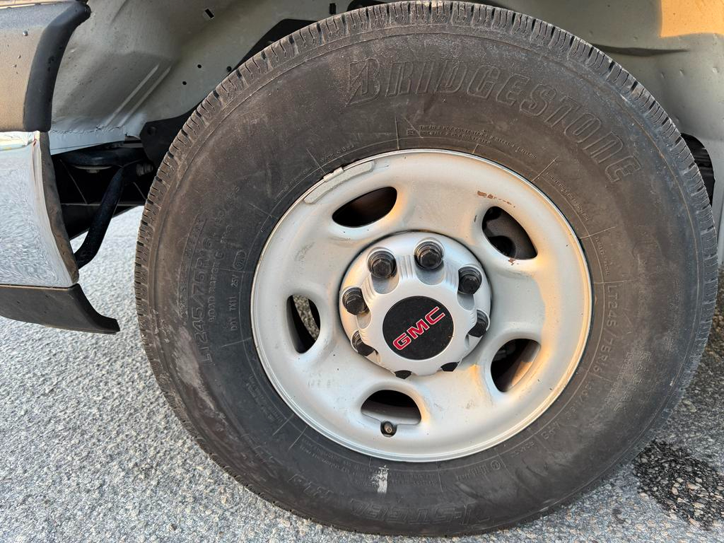 GMC Savana Cargo Van RWD 2500 135" 2025