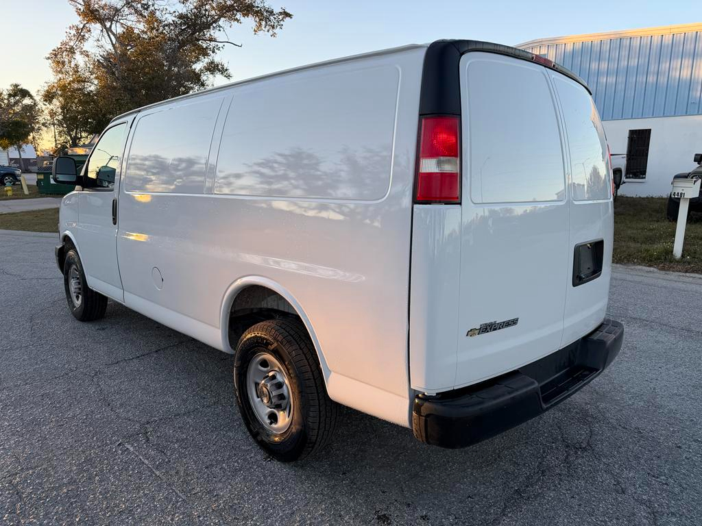 Chevrolet Express Cargo Van RWD 2500 135" 2025
