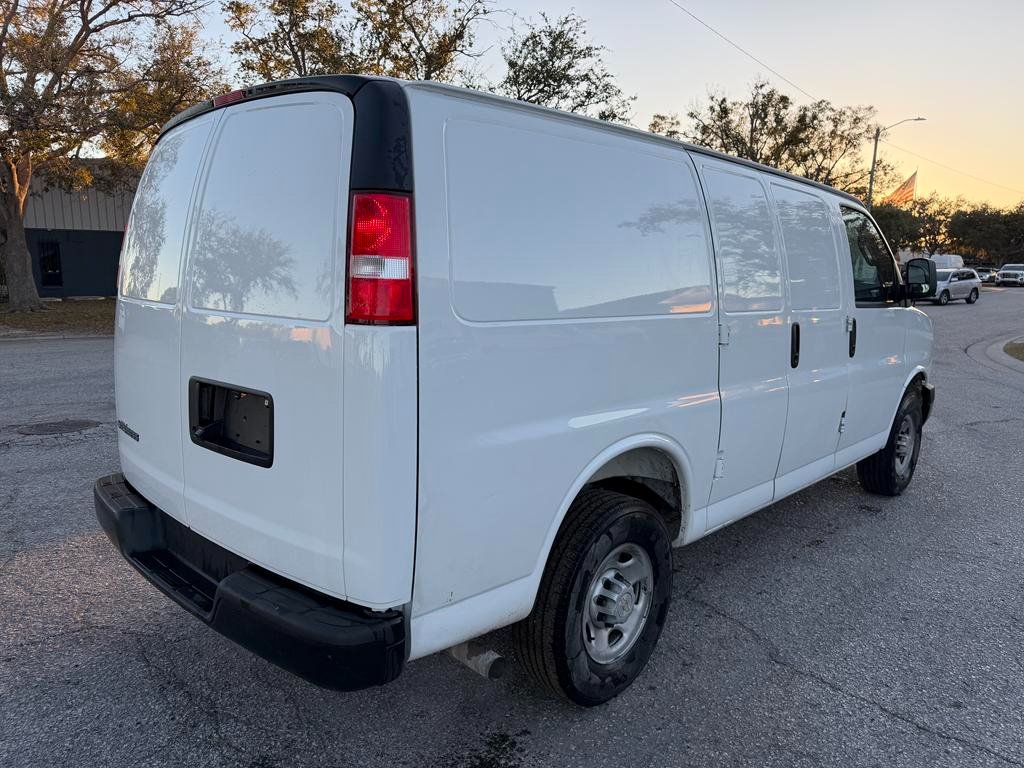 Chevrolet Express Cargo Van RWD 2500 135" 2025