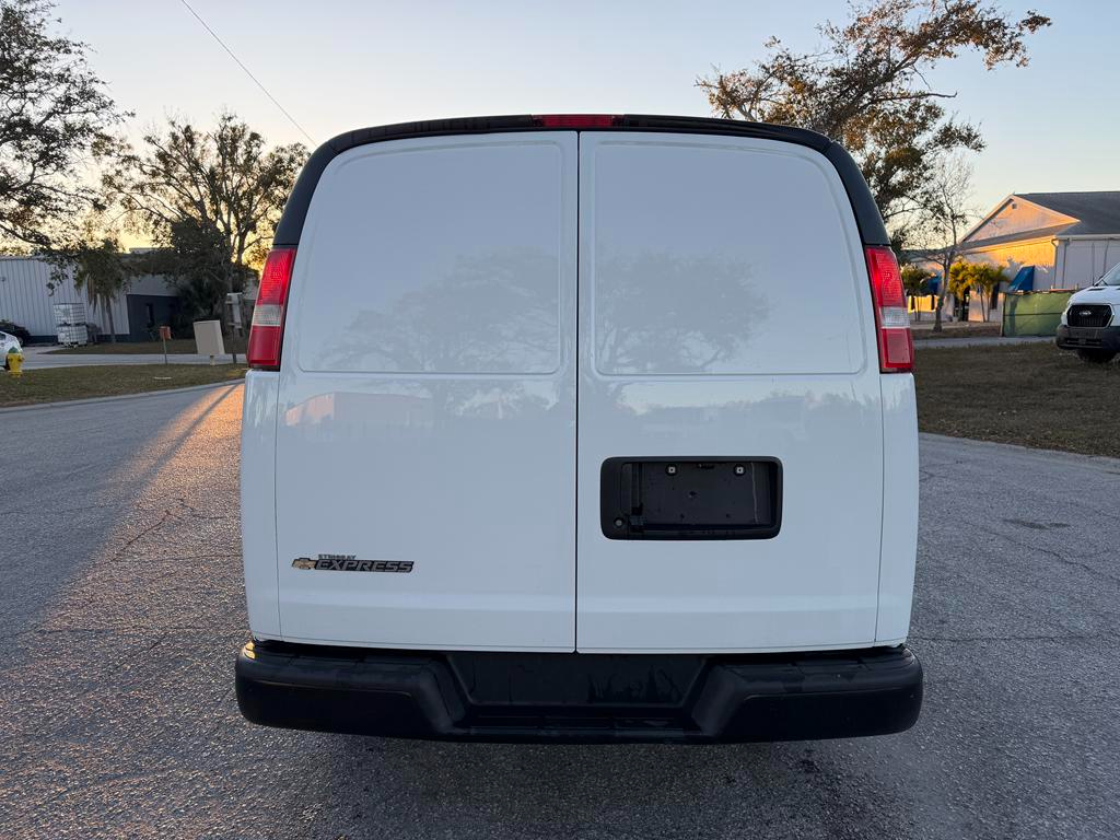 Chevrolet Express Cargo Van RWD 2500 135" 2025
