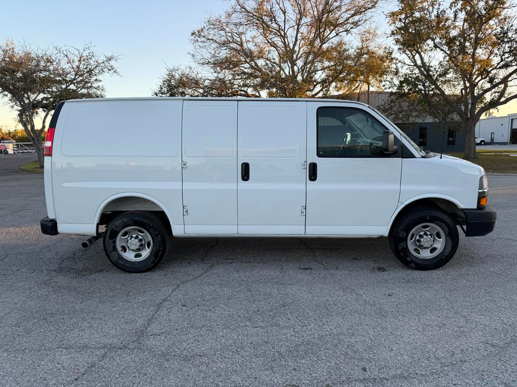 Chevrolet Express Cargo Van RWD 2500 135" 2025