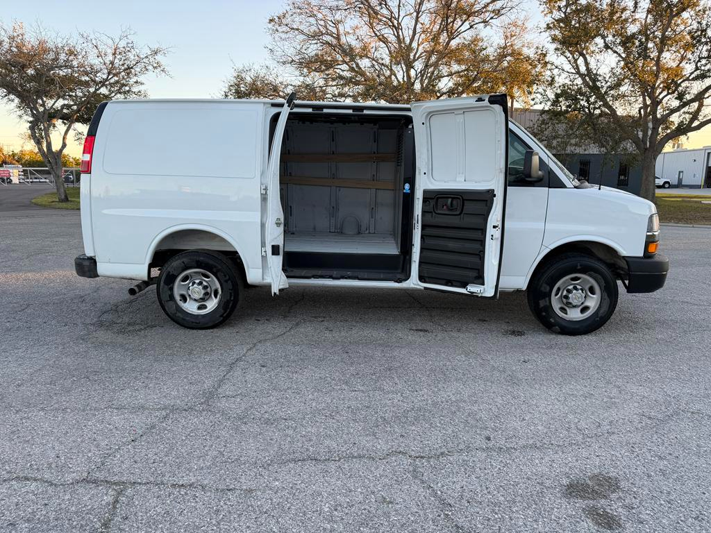 Chevrolet Express Cargo Van RWD 2500 135" 2025