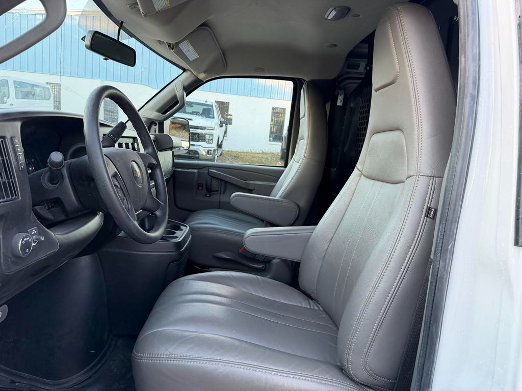 Chevrolet Express Cargo Van RWD 2500 135" 2025