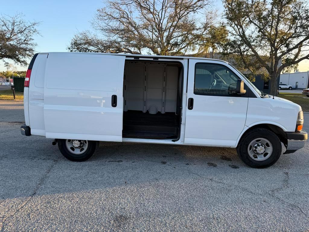 Chevrolet Express Cargo Van RWD 2500 135" 2025