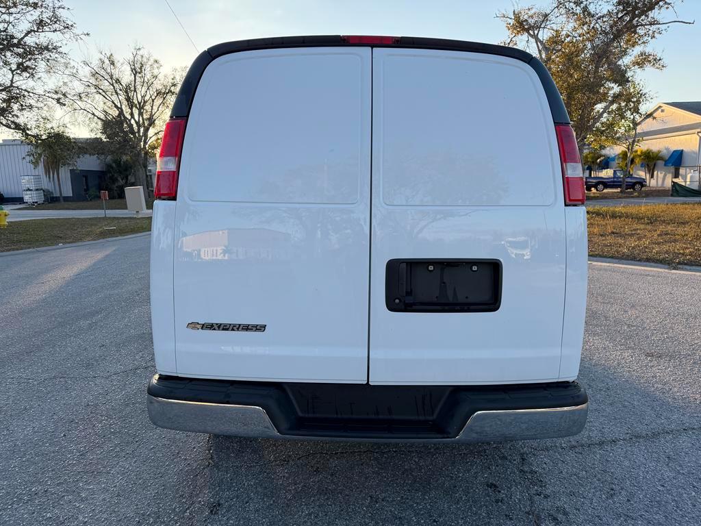Chevrolet Express Cargo Van RWD 2500 135" 2025