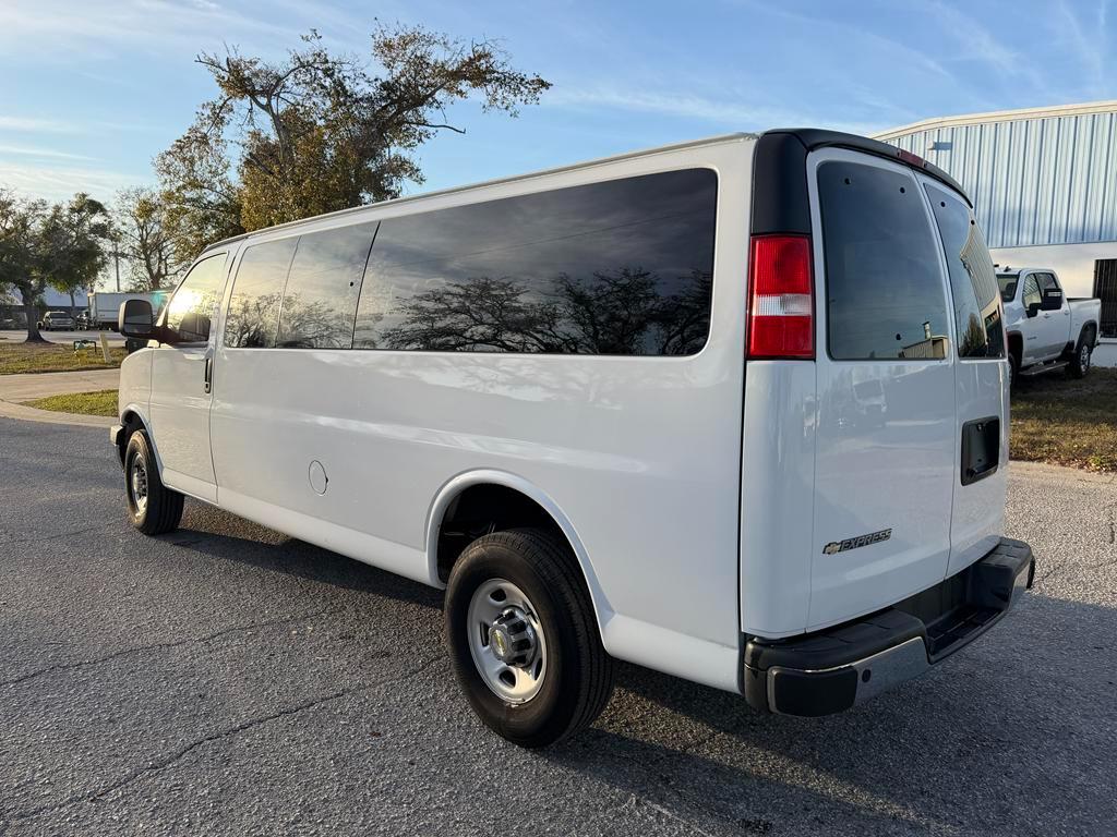 Chevrolet Express Passenger RWD 3500 155" LT 2024