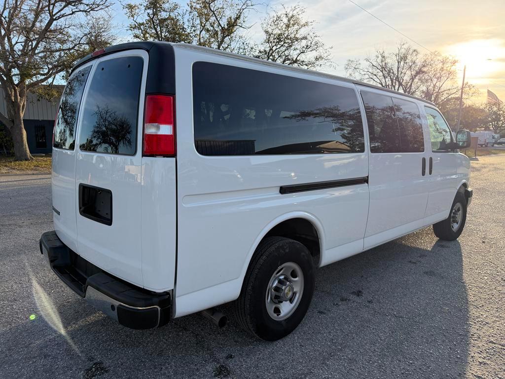 Chevrolet Express Passenger RWD 3500 155" LT 2024