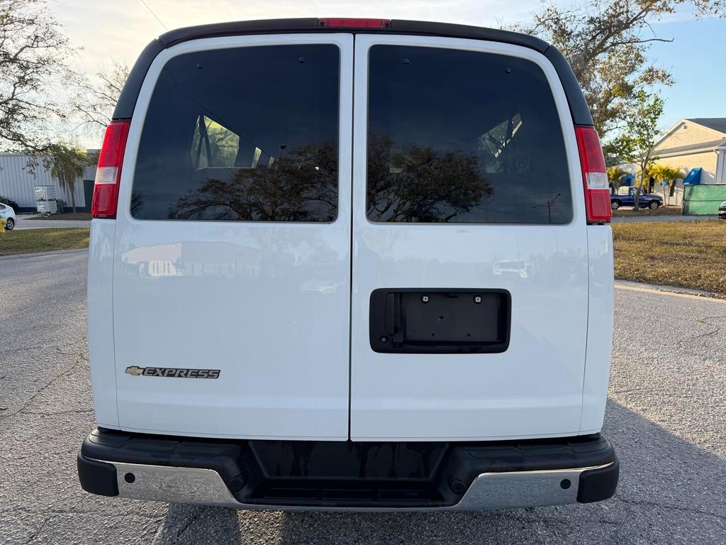 Chevrolet Express Passenger RWD 3500 155" LT 2024