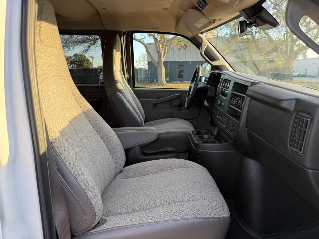 Chevrolet Express Passenger RWD 3500 155" LT 2024