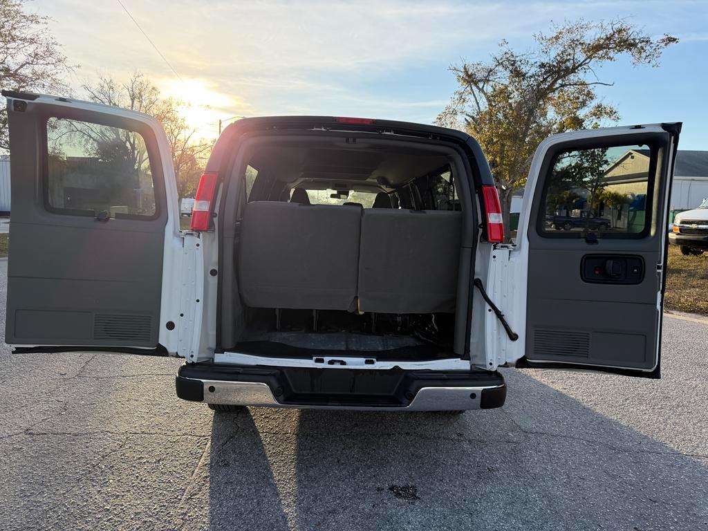 Chevrolet Express Passenger RWD 3500 155" LT 2024