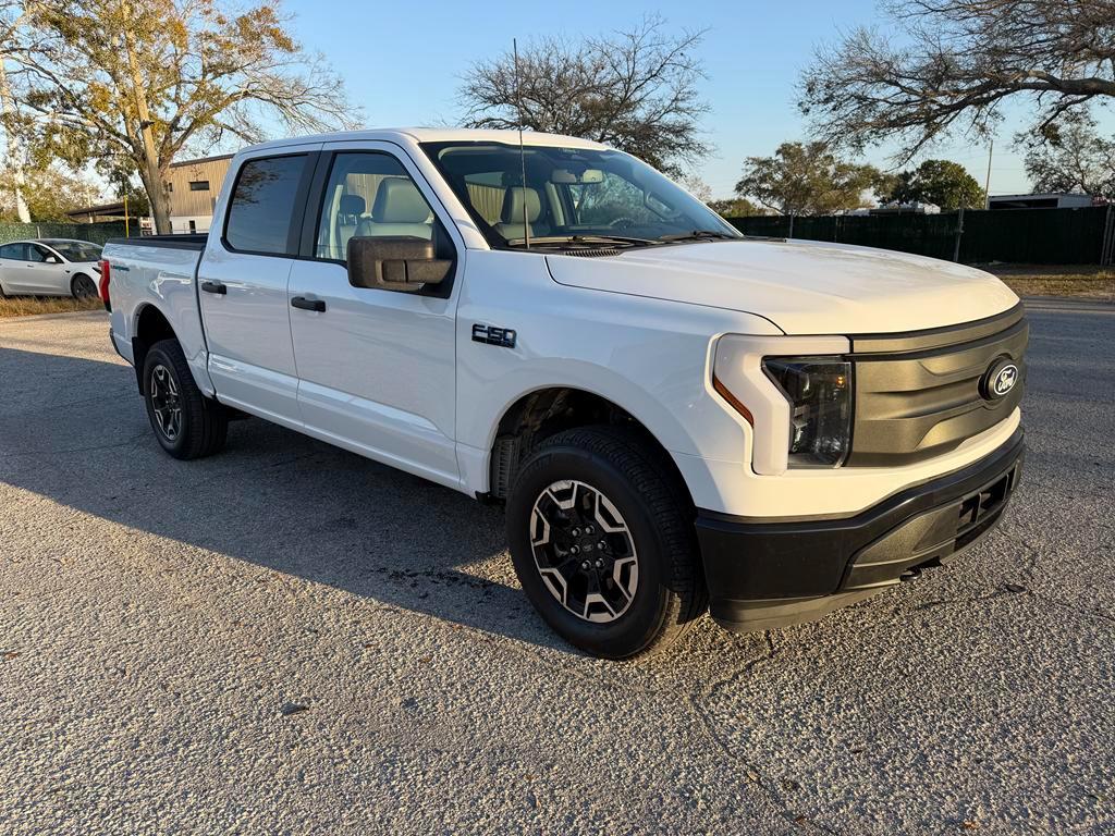 Ford F-150 Lightning  2024