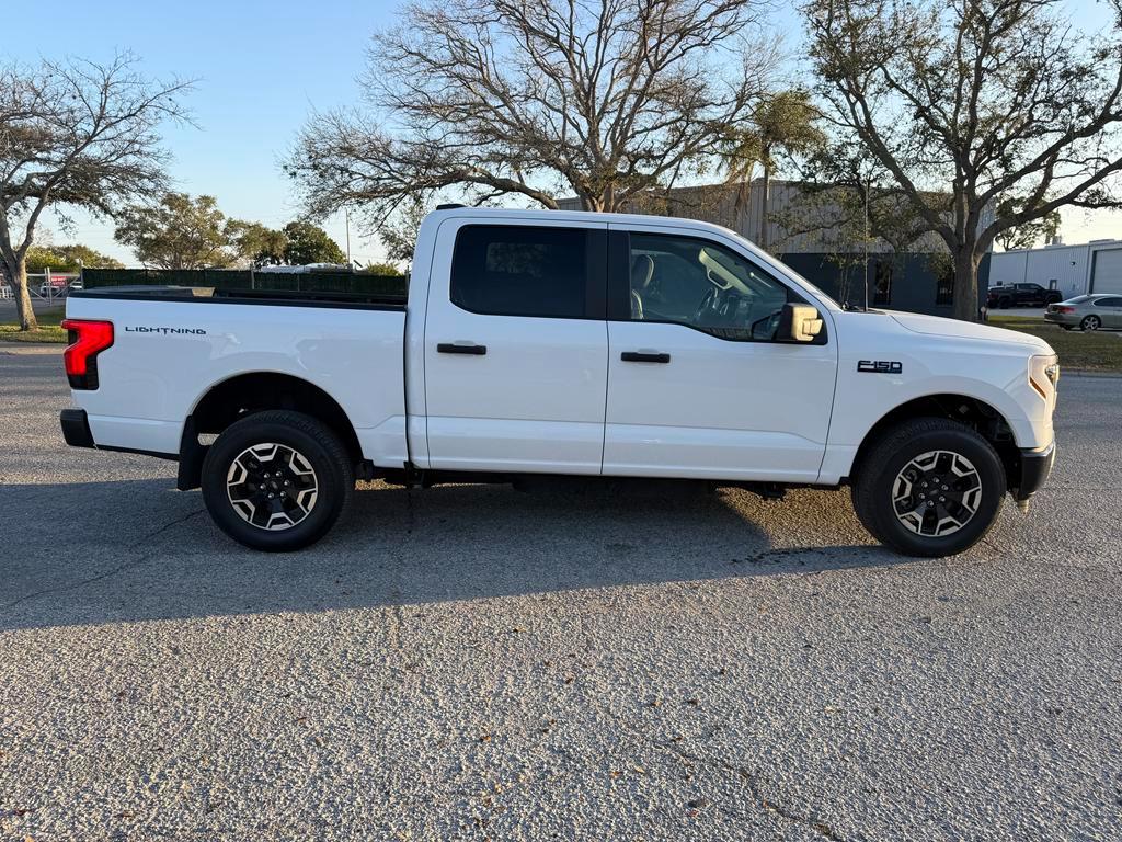 Ford F-150 Lightning  2024