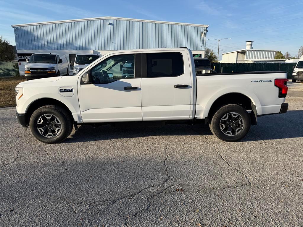 Ford F-150 Lightning  2024