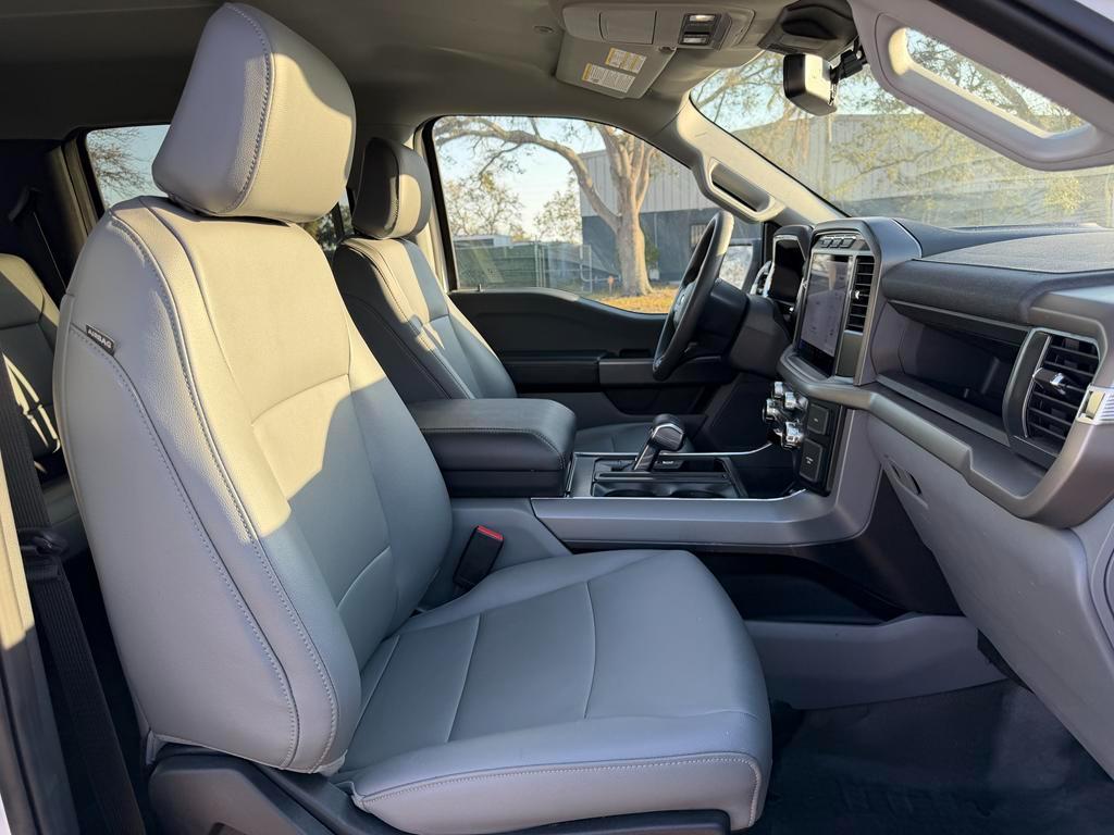 Ford F-150 Lightning  2024