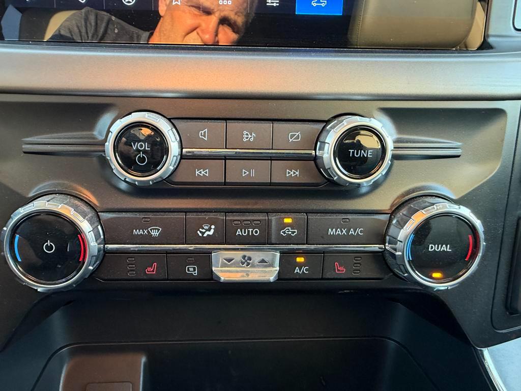 Ford F-150 Lightning  2024