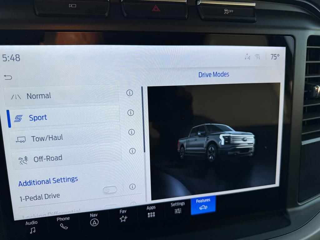 Ford F-150 Lightning  2024