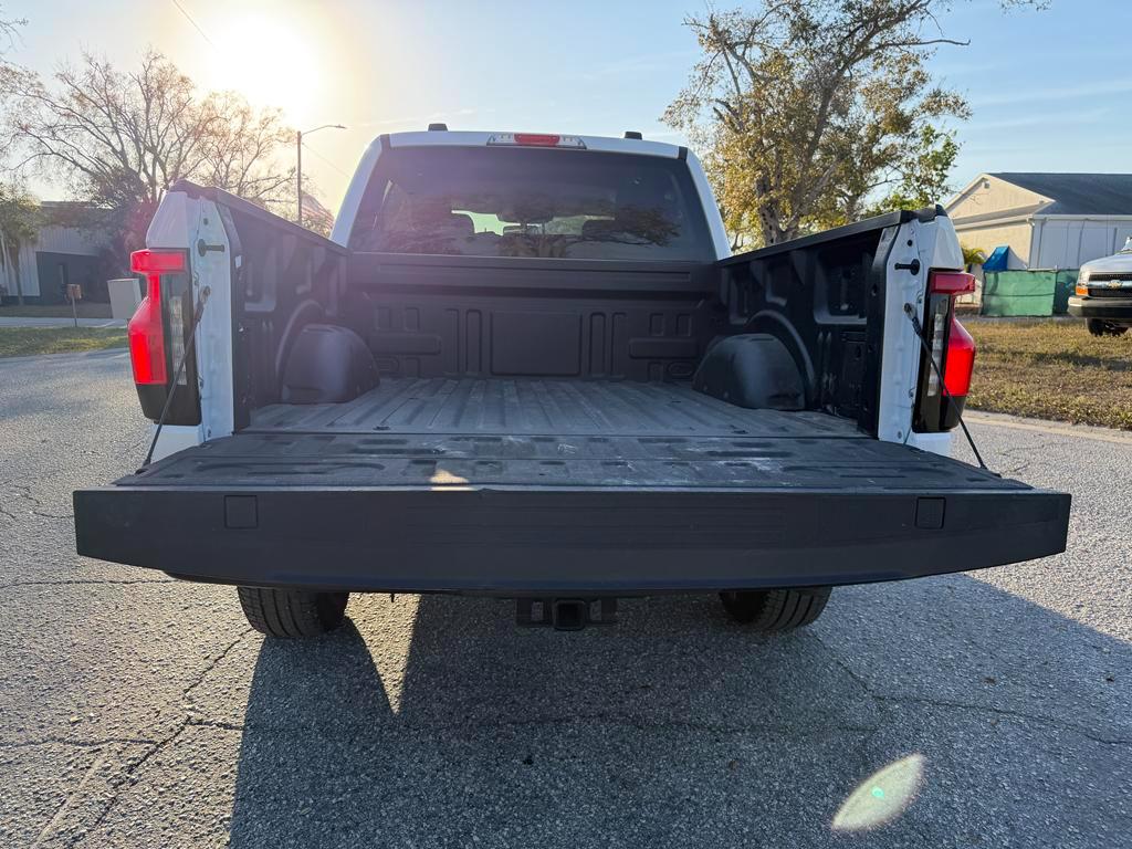 Ford F-150 Lightning  2024