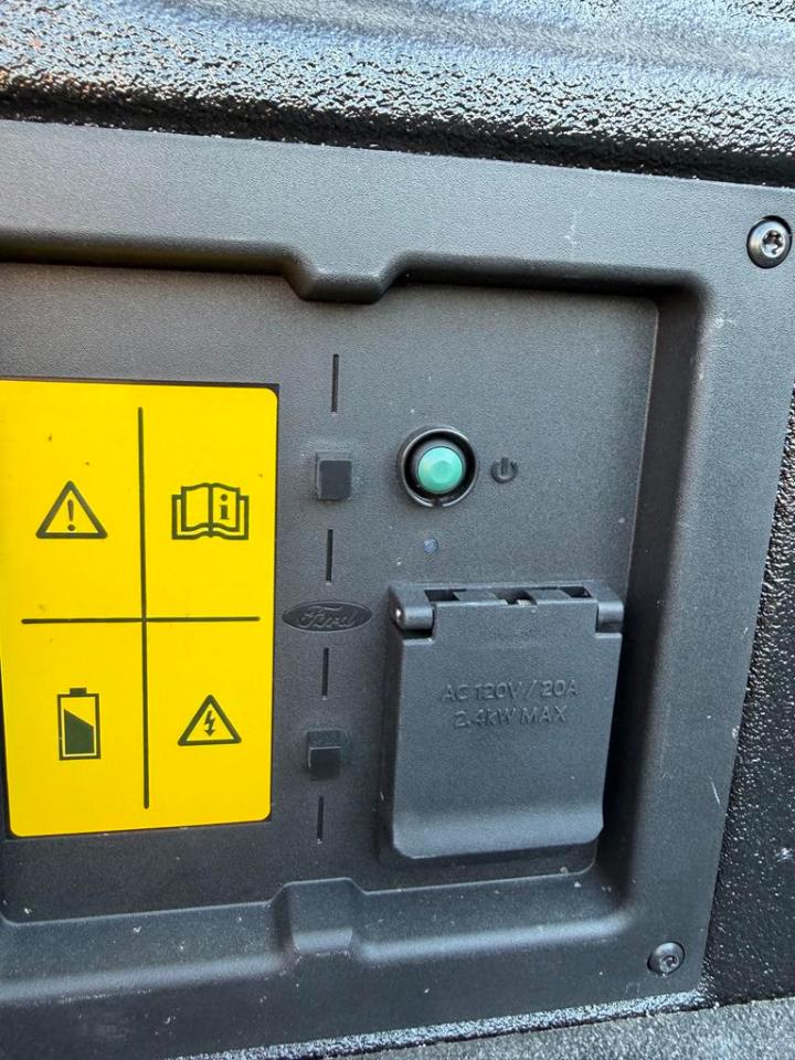 Ford F-150 Lightning  2024