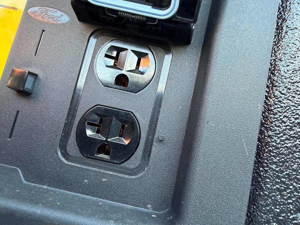 Ford F-150 Lightning  2024