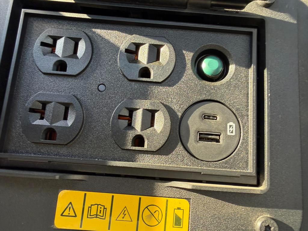 Ford F-150 Lightning  2024