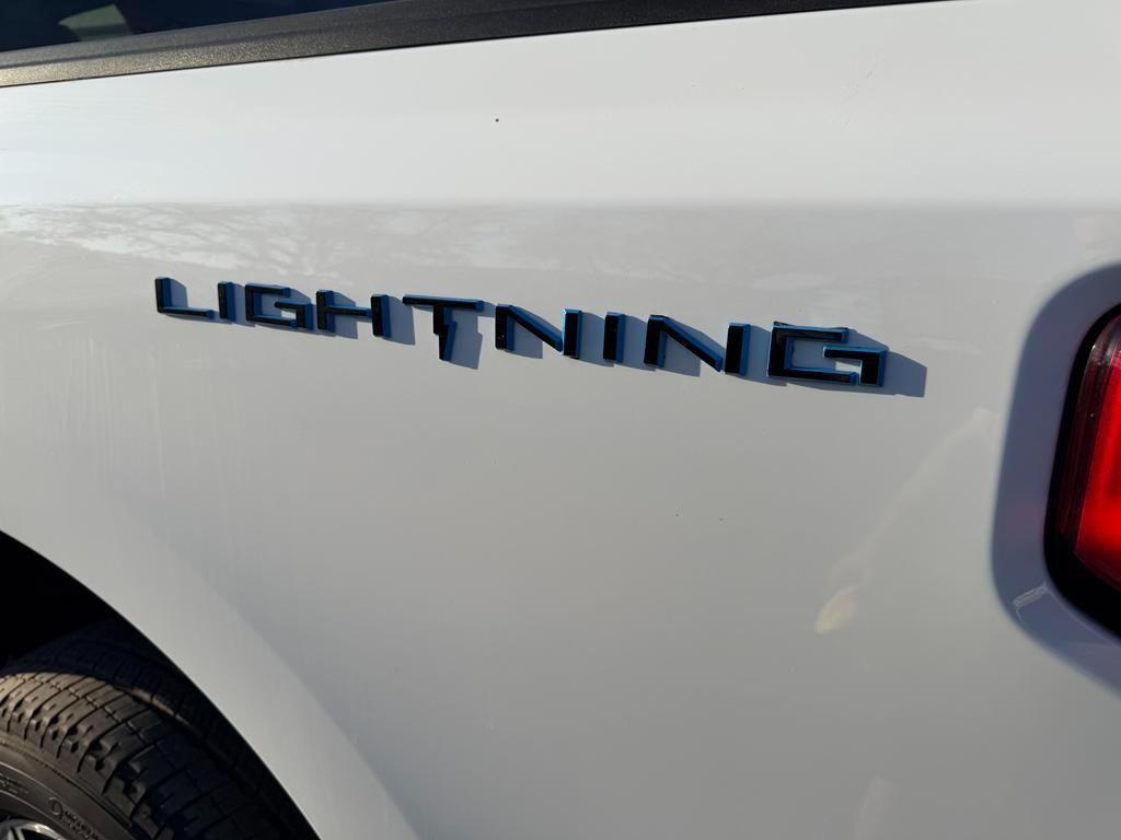 Ford F-150 Lightning  2024