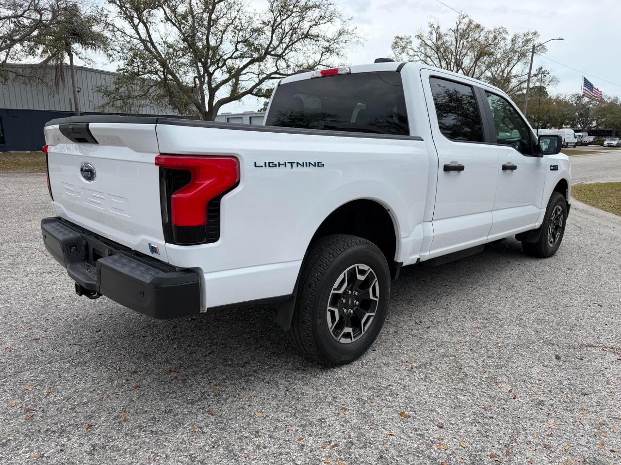 Ford F-150 Lightning  2024