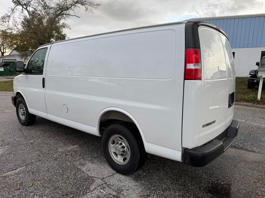 Chevrolet Express Cargo Van RWD 2500 135" 2025