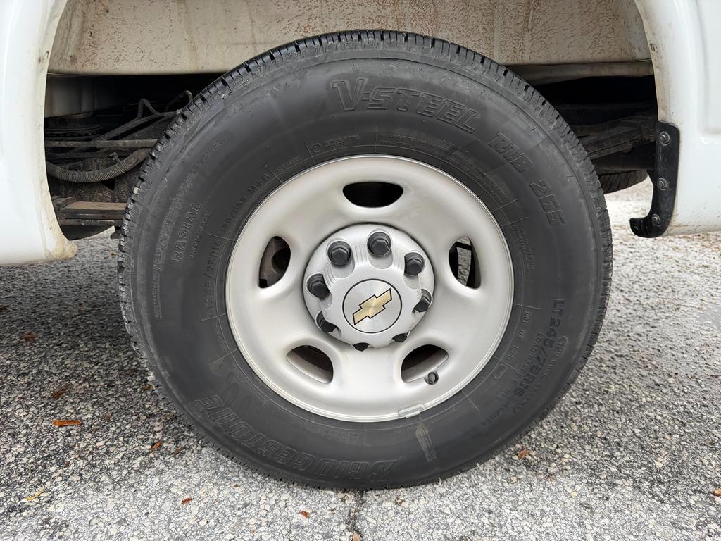 Chevrolet Express Cargo Van RWD 2500 135" 2025