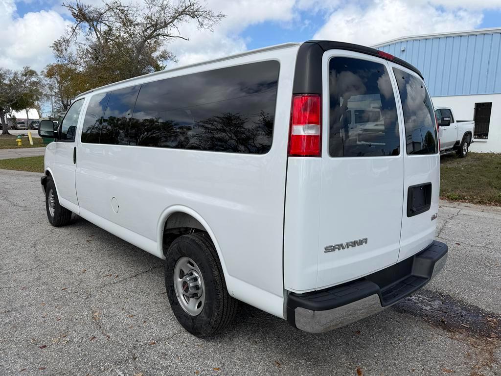 GMC Savana Passenger RWD 3500 155" LT 2025
