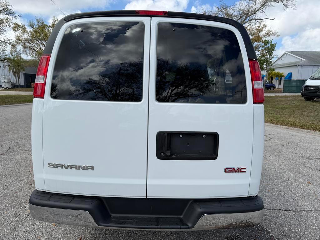 GMC Savana Passenger RWD 3500 155" LT 2025