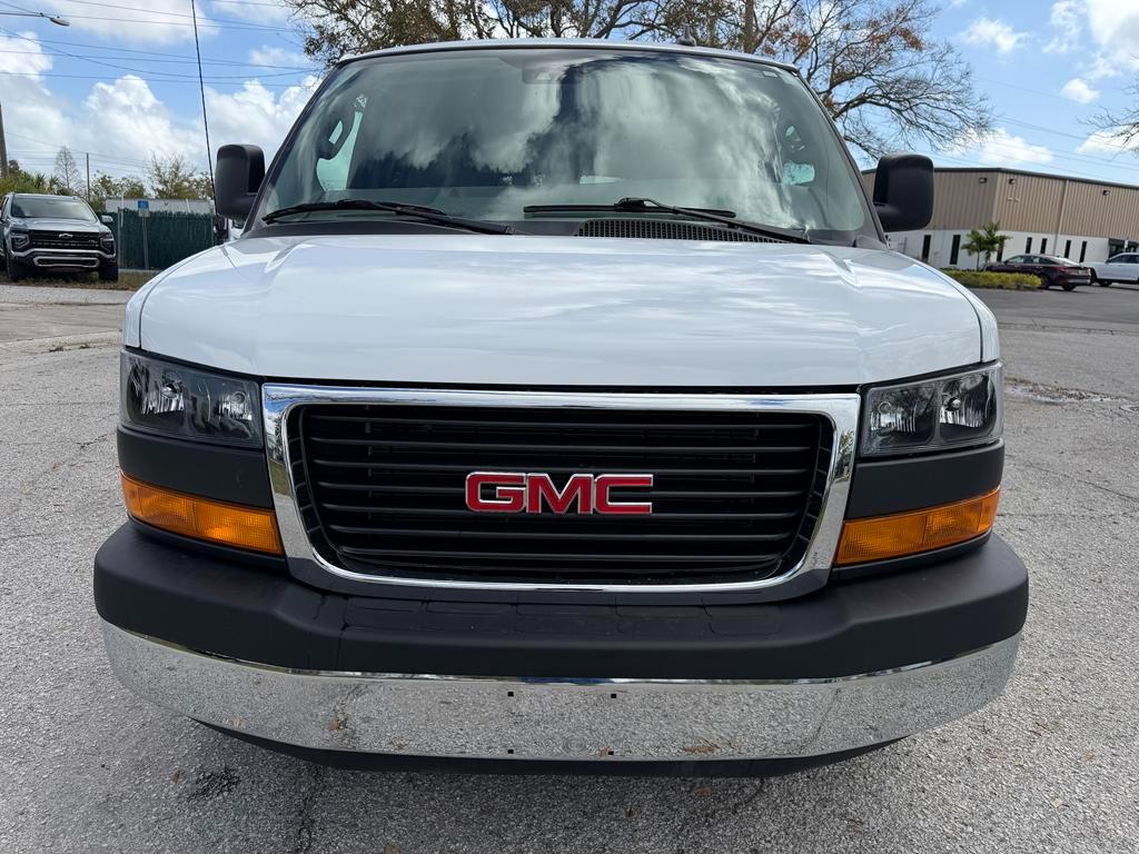 GMC Savana Passenger RWD 3500 155" LT 2025