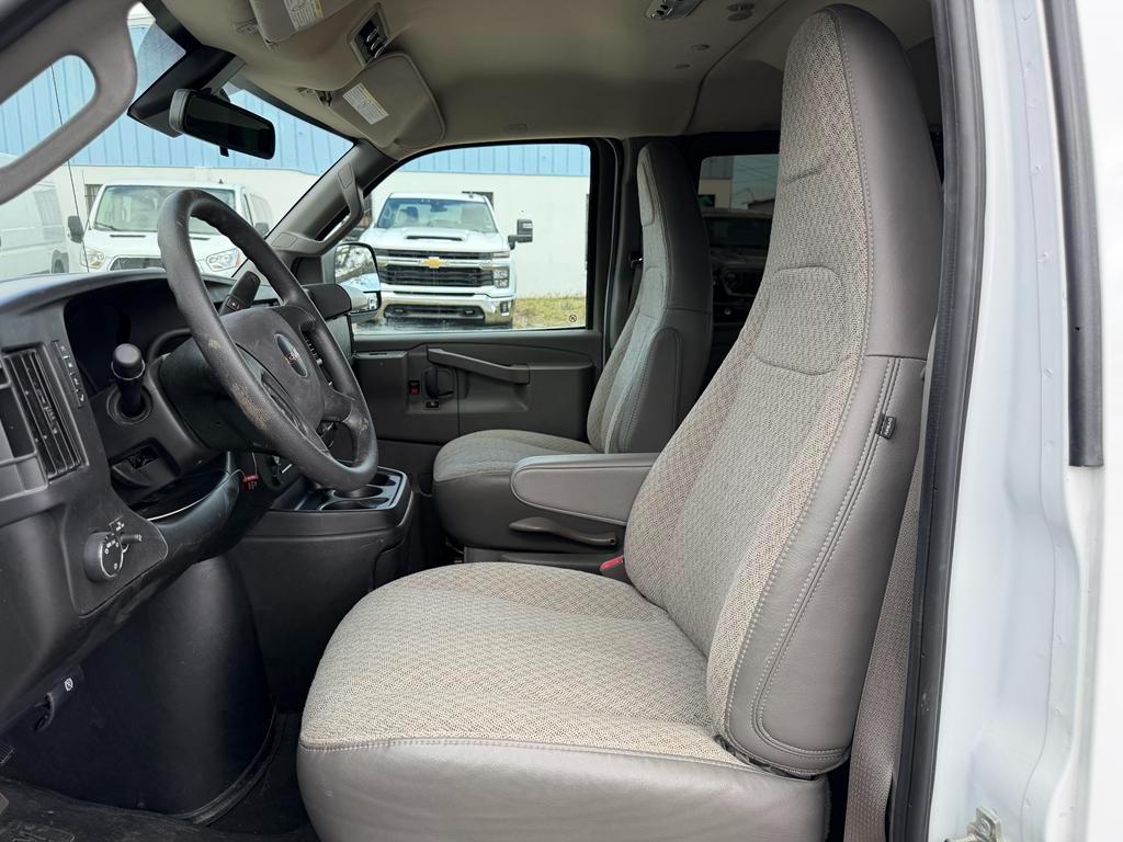 GMC Savana Passenger RWD 3500 155" LT 2025