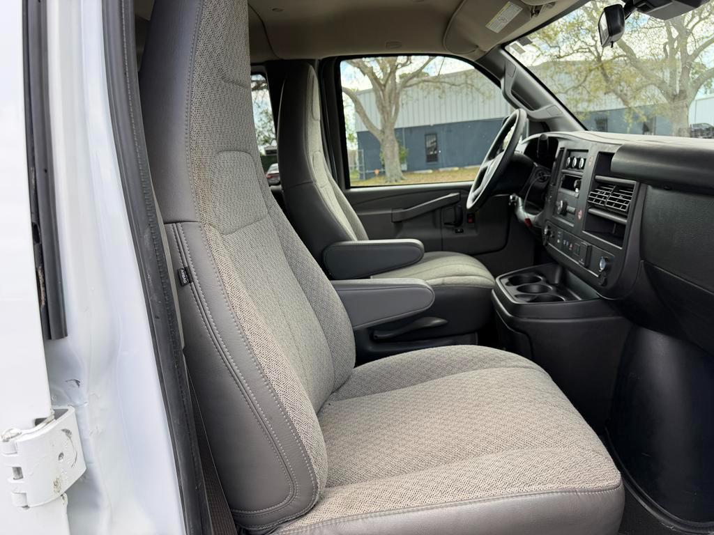 GMC Savana Passenger RWD 3500 155" LT 2025