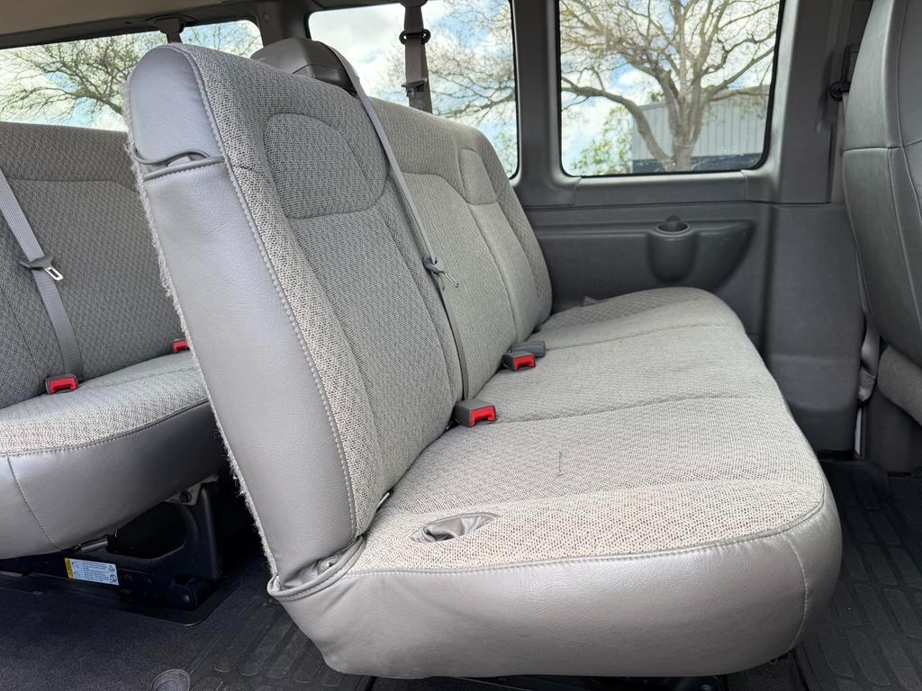 GMC Savana Passenger RWD 3500 155" LT 2025