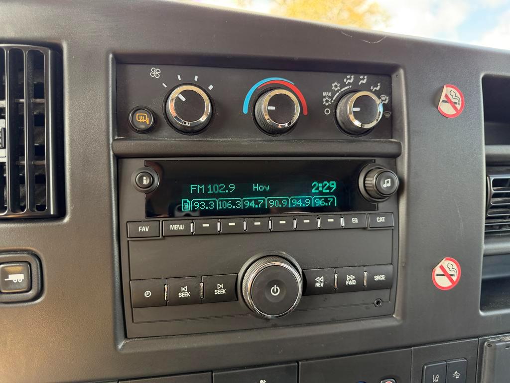 GMC Savana Passenger RWD 3500 155" LT 2025