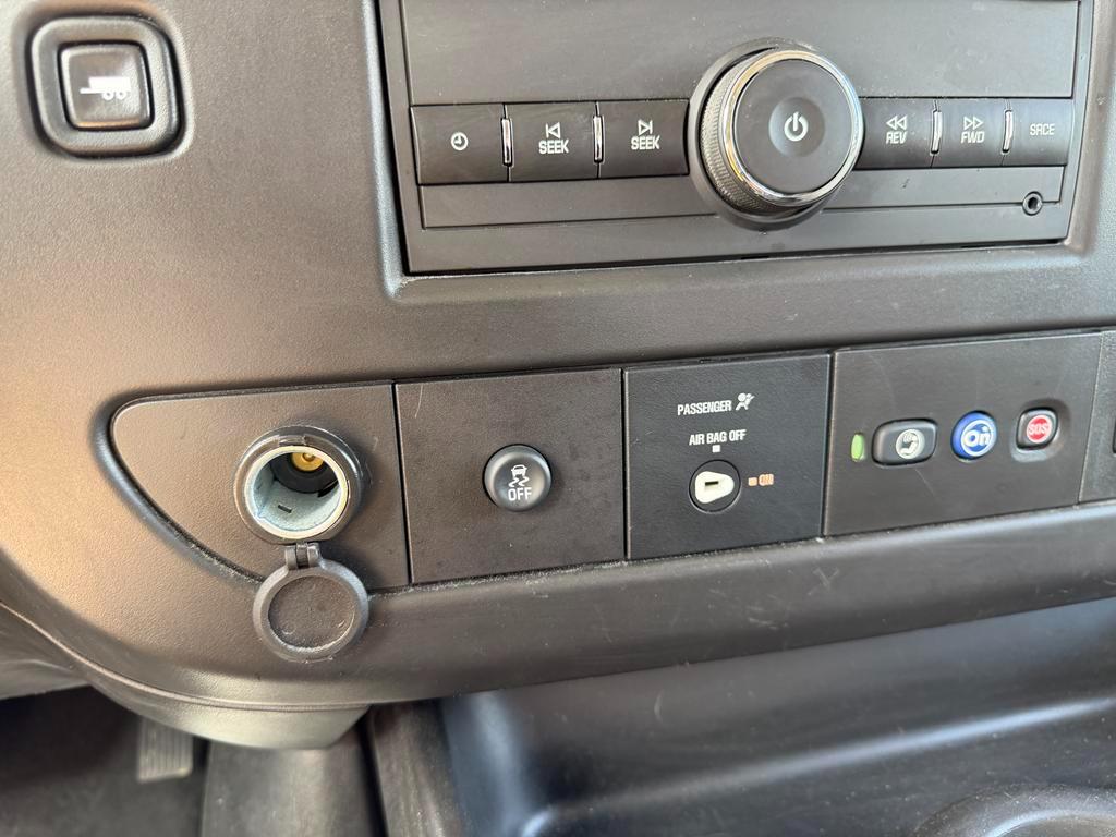 GMC Savana Passenger RWD 3500 155" LT 2025