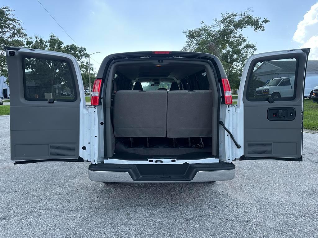 GMC Savana Passenger  2025