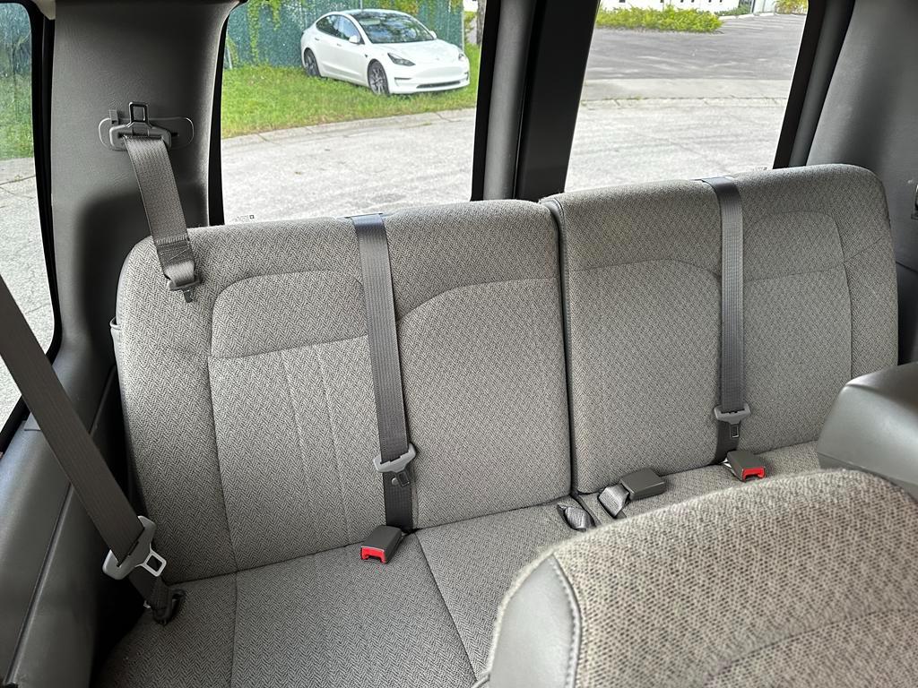 GMC Savana Passenger  2025