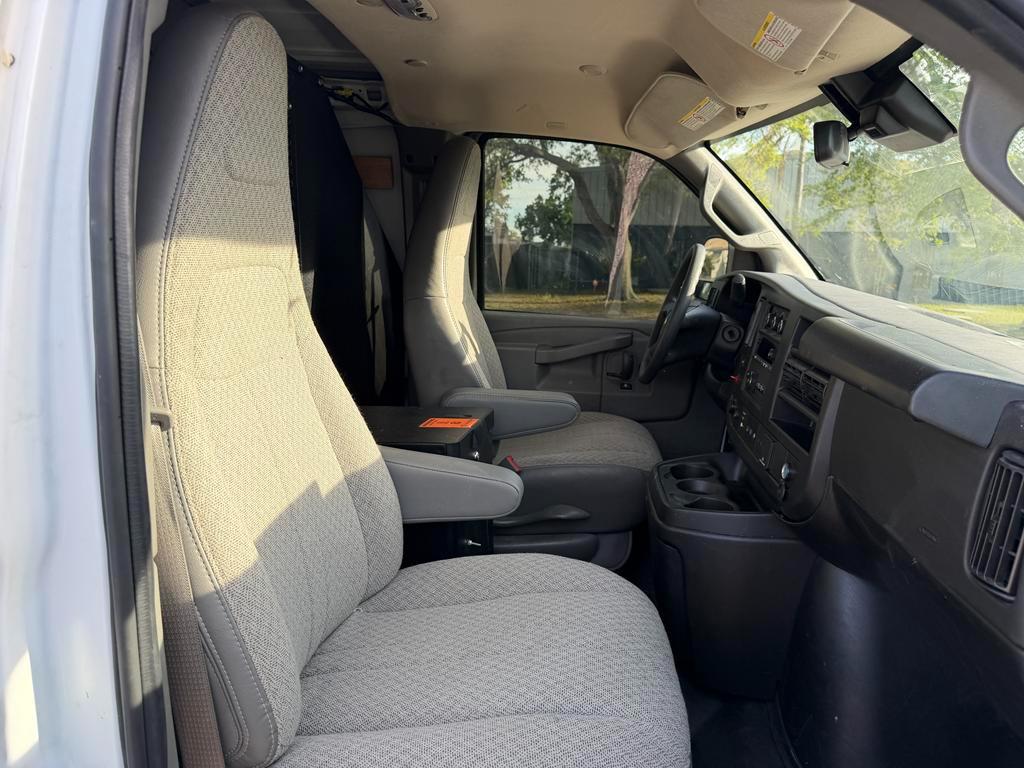 Chevrolet Express Cargo Van RWD 2500 135" 2024