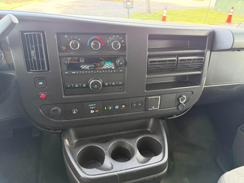 Chevrolet Express Cargo Van RWD 2500 135" 2024