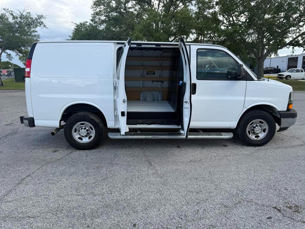 Chevrolet Express Cargo Van RWD 2500 135" 2023