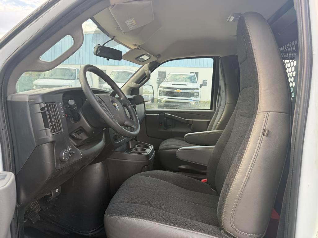Chevrolet Express Cargo Van RWD 2500 135" 2023
