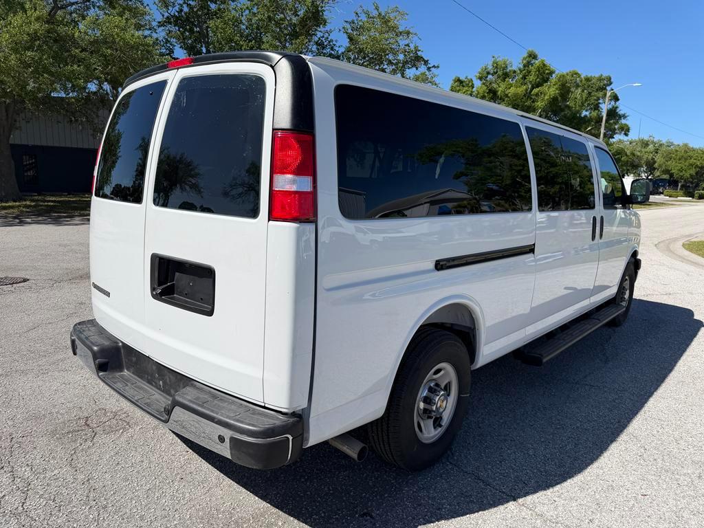 Chevrolet Express Passenger RWD 3500 155" LT 2025