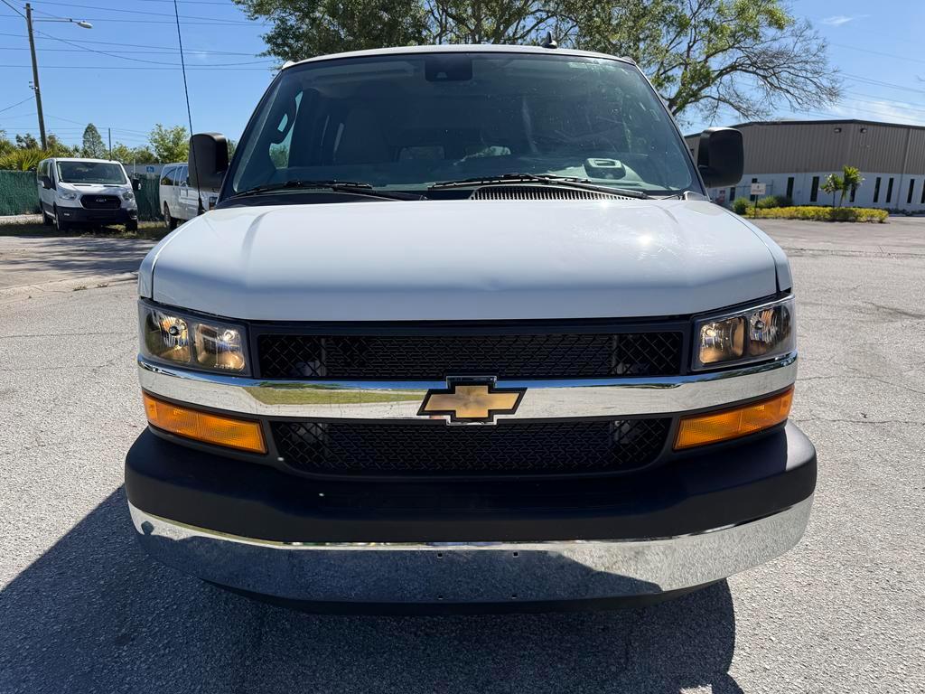 Chevrolet Express Passenger RWD 3500 155" LT 2025