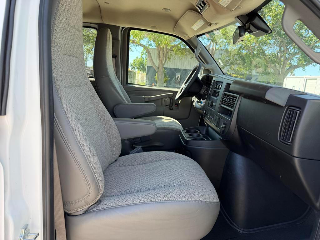 Chevrolet Express Passenger RWD 3500 155" LT 2025