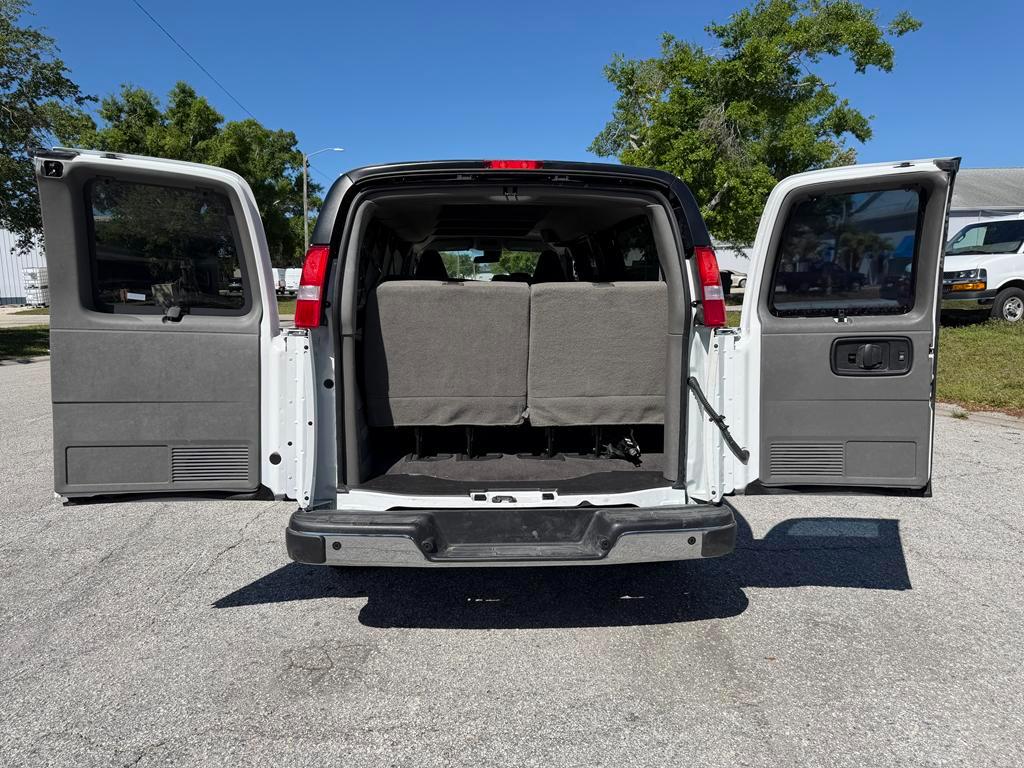 Chevrolet Express Passenger RWD 3500 155" LT 2025