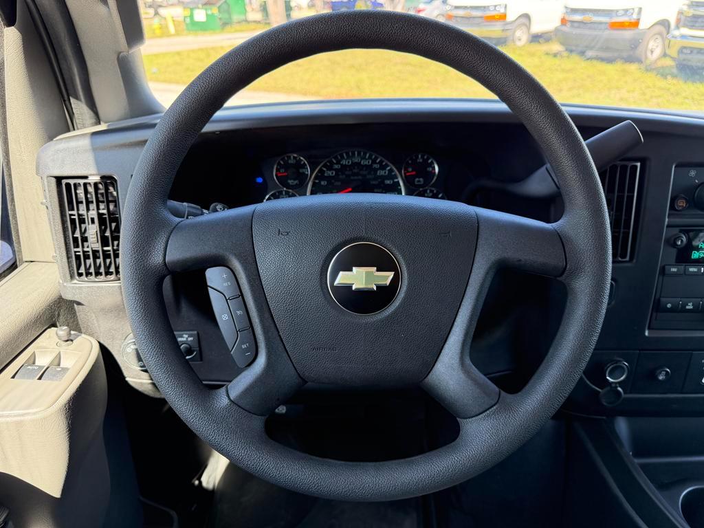 Chevrolet Express Passenger RWD 3500 155" LT 2025