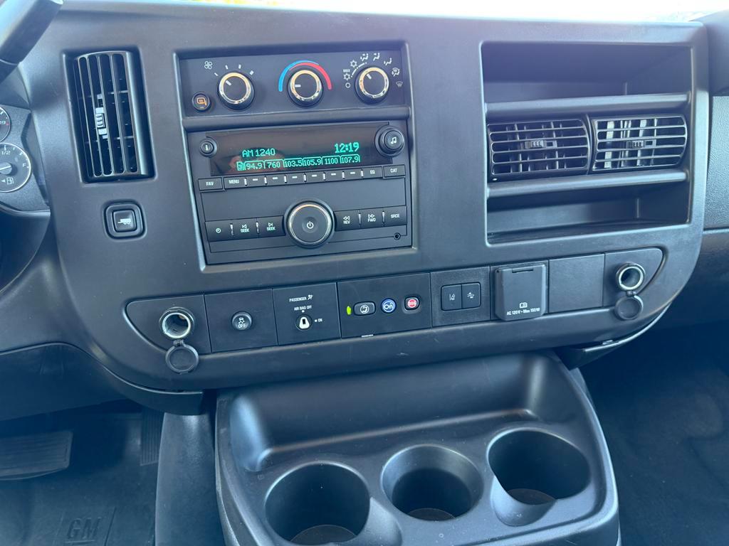 Chevrolet Express Passenger RWD 3500 155" LT 2025