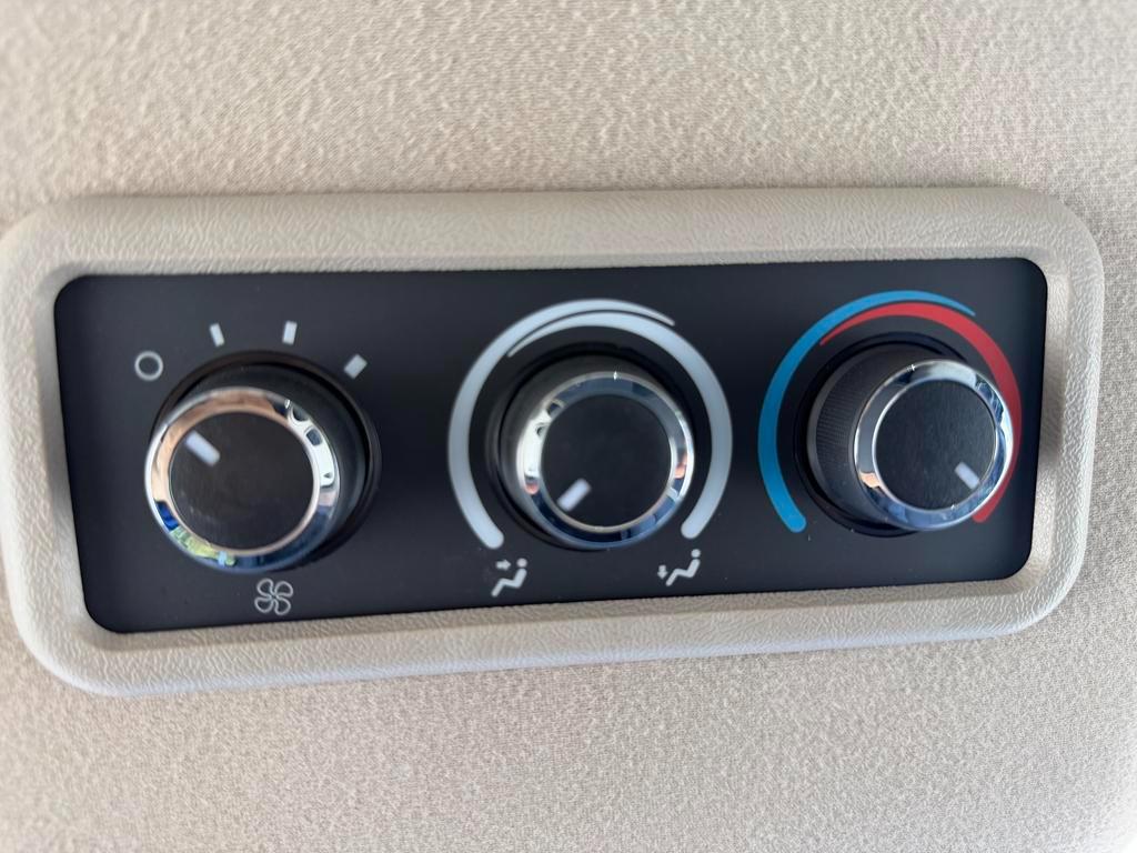 Chevrolet Express Passenger RWD 3500 155" LT 2025