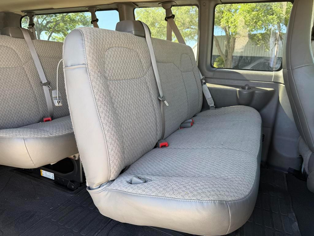 Chevrolet Express Passenger RWD 3500 155" LT 2025